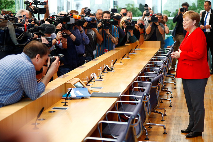 Пресс-конференции канцлера Германии Ангелы Меркель проходит раз в год в июле, перед началом парламентских каникул. Встреча с журналистами длится от 80 до 100 минут