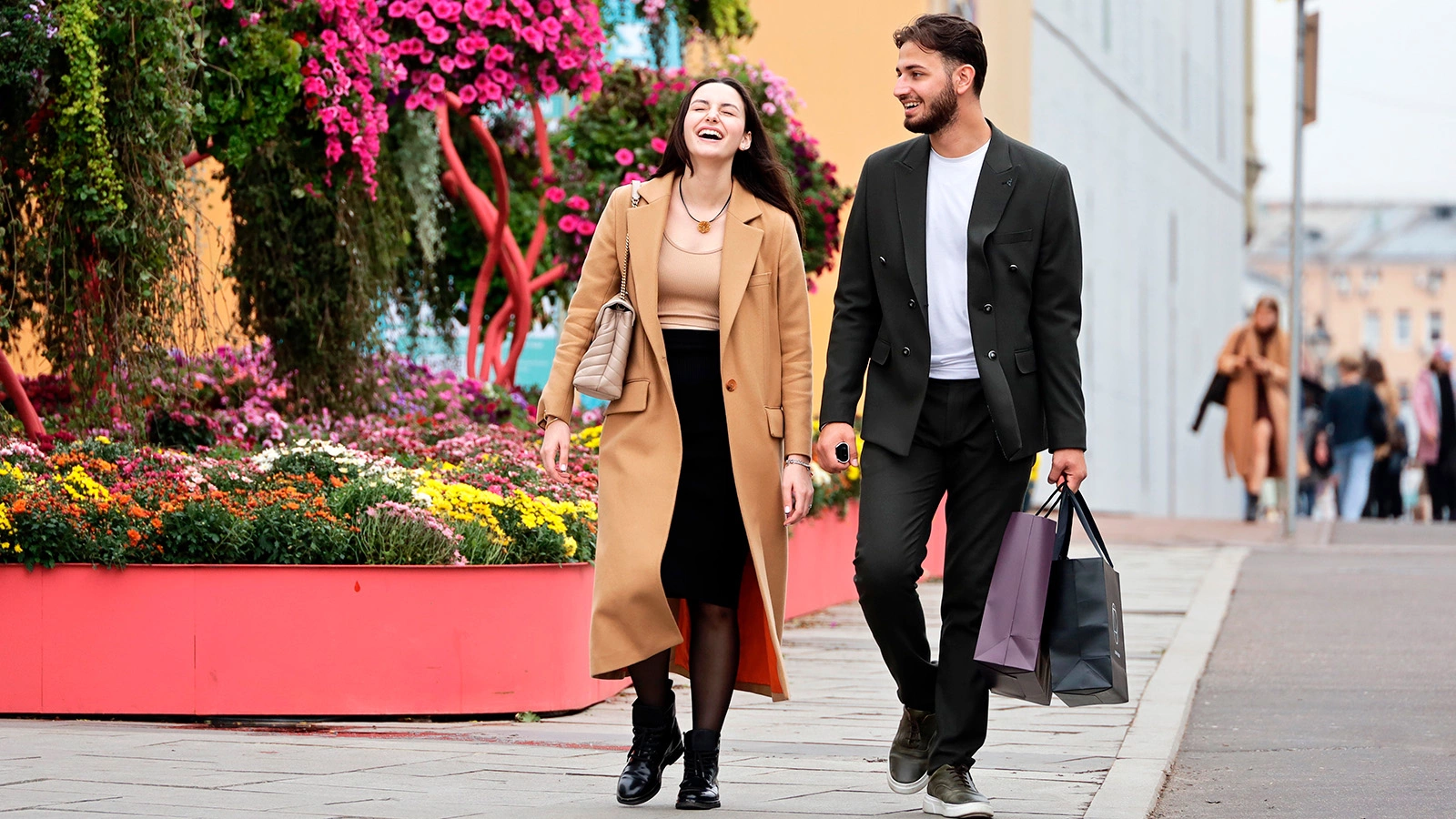  Связанные девушки на улице Налог на бездетность: введут ли в России в 2024-м, кто и сколько платил в  СССР | РБК Life