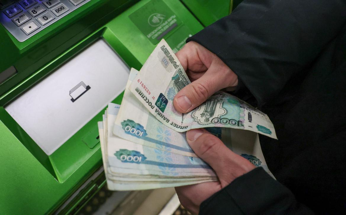 Новые регионы резко догоняют остальные по выдаче наличных. Инфографика