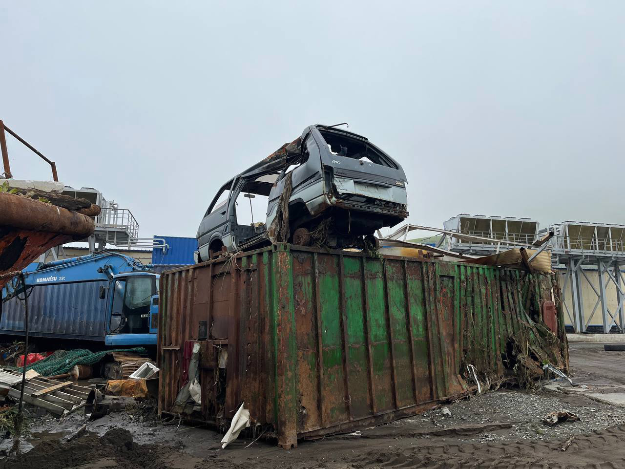 Порт Северо-Курильска после землетрясения и цунами