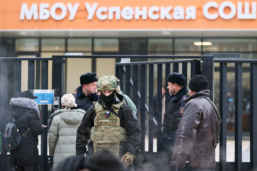 Утром в подмосковном поселке Горки-2 Одинцовского городского округа подросток&nbsp;напал на учеников Успенской средней общеобразовательной школы. При себе у него был нож и газовый баллончик.