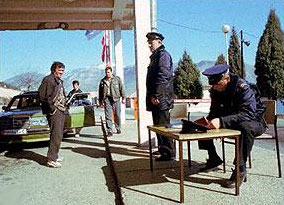 Албанских полицейских лишили заработка
