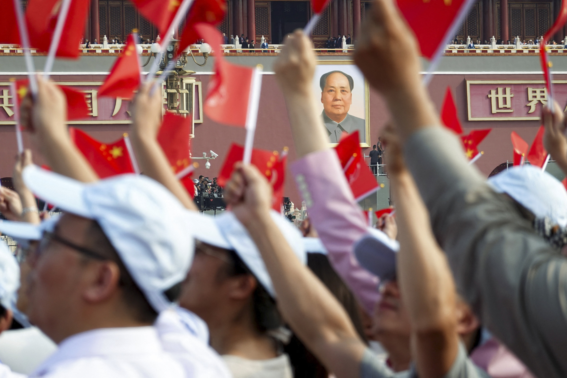 Портрет основателя Китайской Народной Республики Мао Цзэдуна на военном параде в Пекине