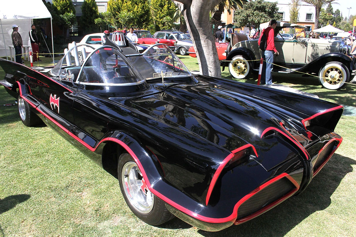 Автомобиль Ford Futura