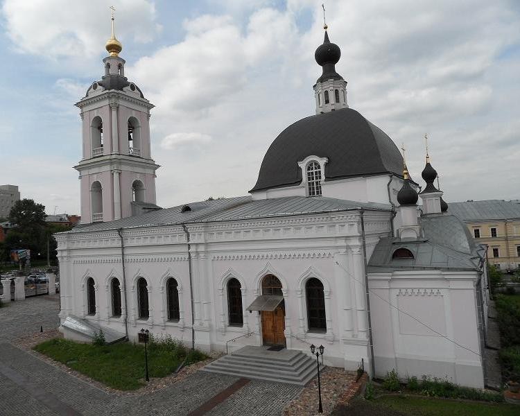 В Москве вандалы совершили нападения на два православных храма