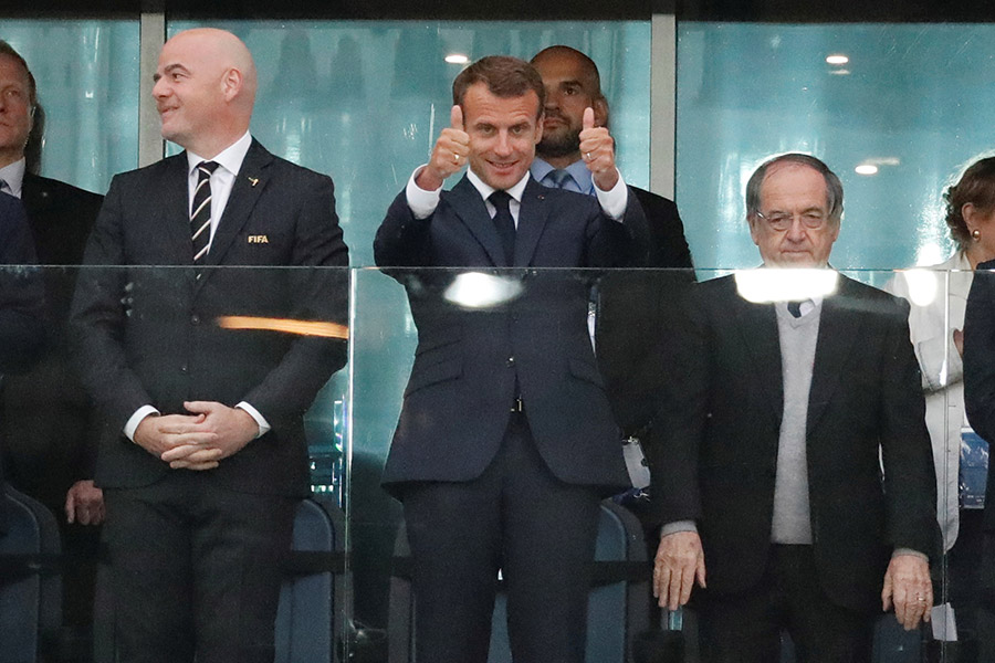 Матч Бельгия &mdash; Франция собрал около 64,5 тыс. зрителей. На фото: президент ФИФА&nbsp;Джанни Инфантино и президент Франции Эмманюэль Макрон (слева направо)
