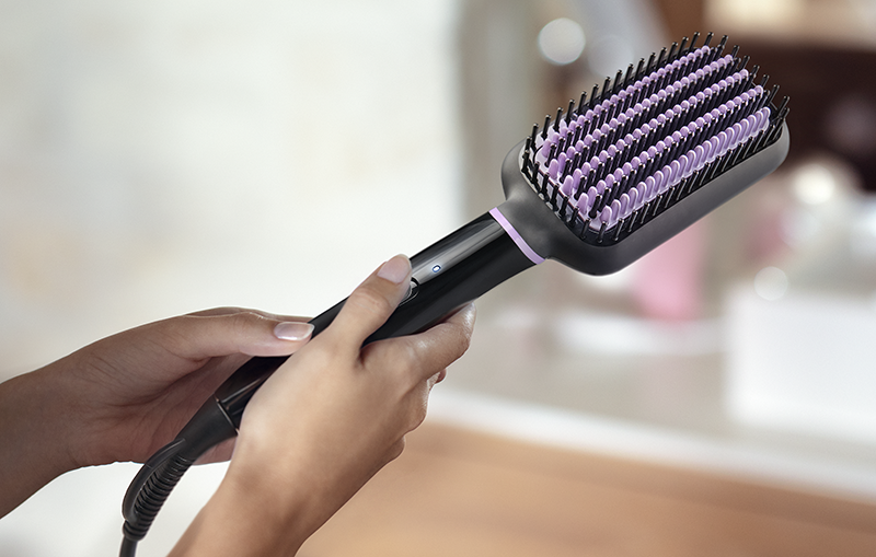 Расческа-выпрямитель StyleCare Essential, Philips. Цена: 3990 руб.