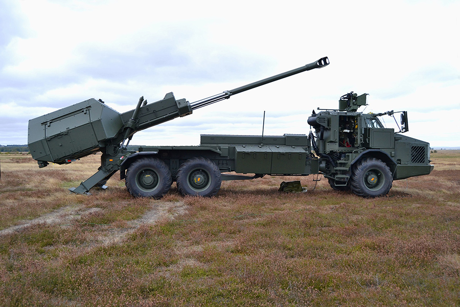 Archer&nbsp;&mdash; шведская 155-мм многоцелевая самоходная артиллерийская установка FH77 BW L52. Отличительной ее особенностью являются полностью автоматическая система заряда, а также бронированная кабина, обеспечивающая защиту от обстрелов. Минобороны Швеции не раз заявляло о возможных поставках машин на Украину, однако согласие на это дало лишь в январе.

Помимо прочего обещанного странами НАТО оружия, страны Прибалтики и Восточной Европы согласились отправить Украине последние запасы советского вооружения, включая гаубицы, вертолеты Ми-8 и танки Т-72. Также в пакеты военной помощи входят снаряды для артиллерийских установок и средств ПВО, которые уже используются в зоне конфликта