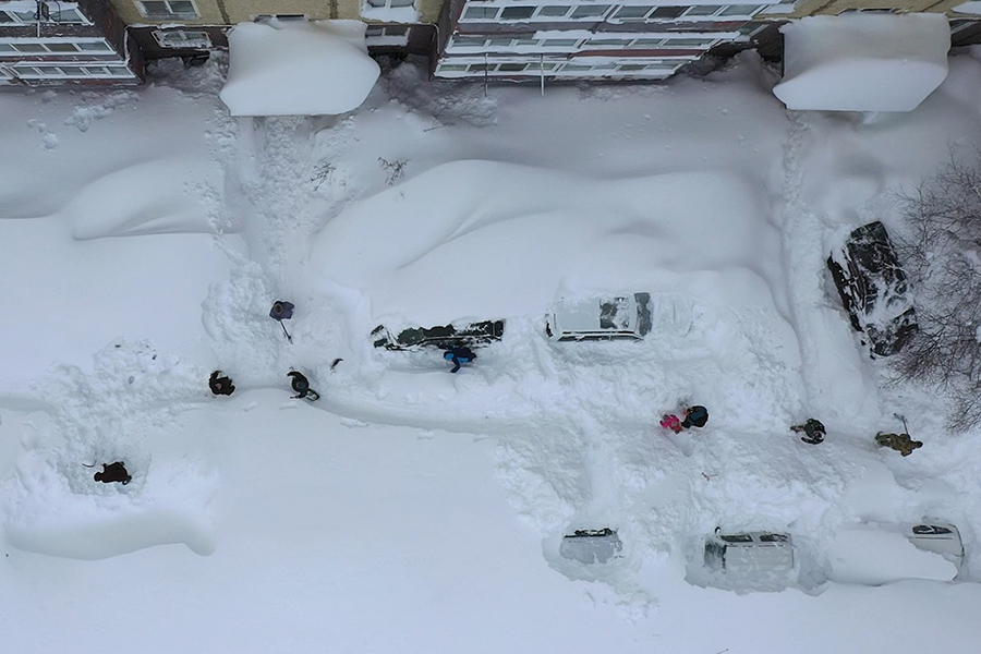 26 января из-за большого количества снега на дорогах в Южно-Сахалинске не работал общественный транспорт. В мэрии заявили, что занимаются расчисткой улиц, и попросили не пользоваться автомобилями.