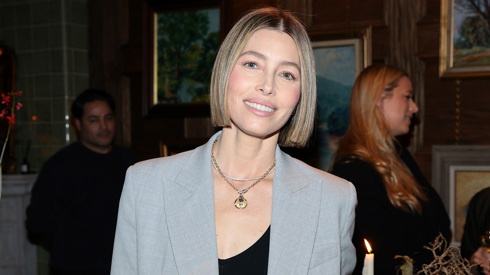 Қалың мүшесі бар жігіт Франческа Джеймсті жопаға алды