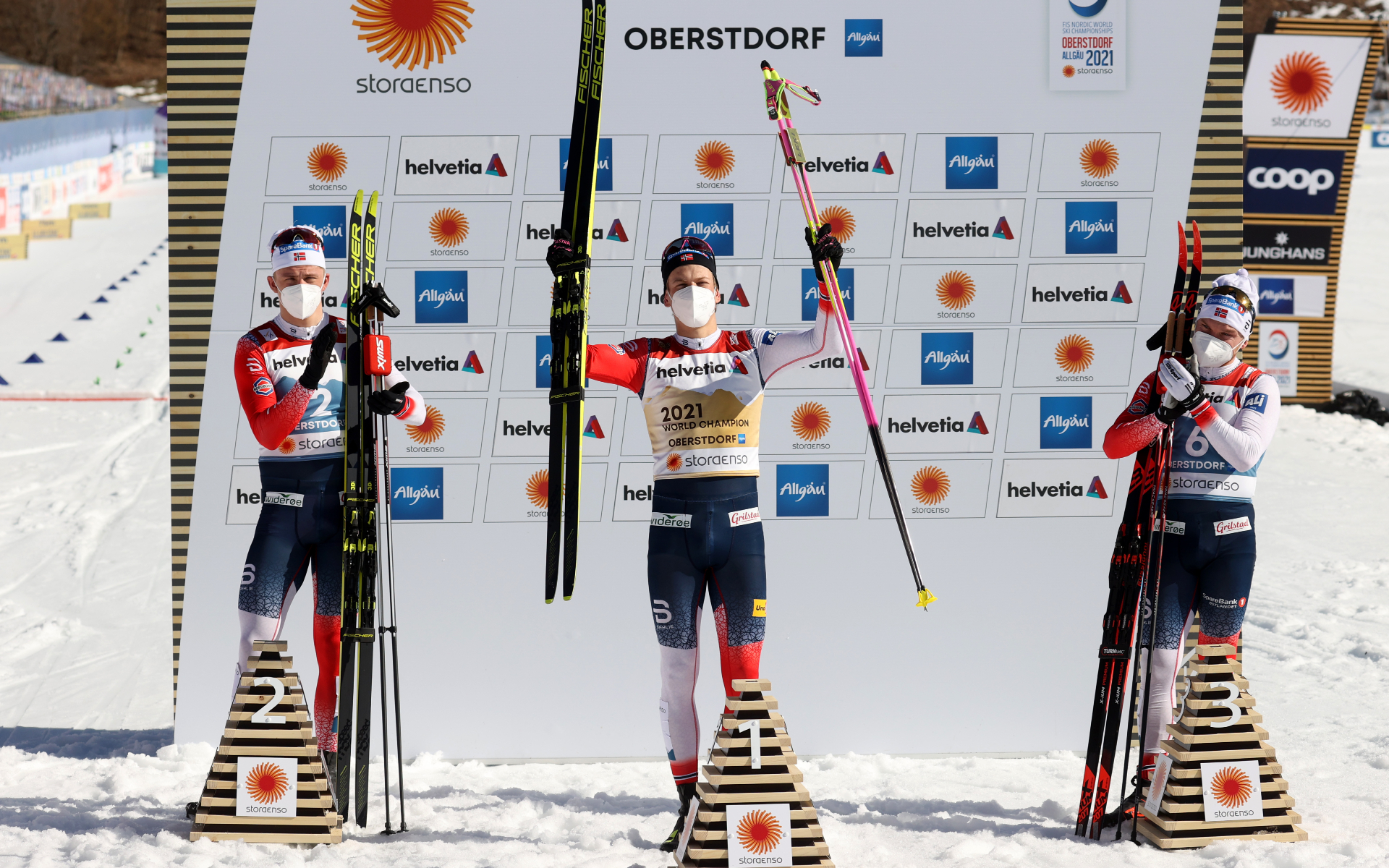 Норвежские лыжники Эрик Валнес, Йоханнес Клэбо и Ховард Сулос Таугбель (слева направо)