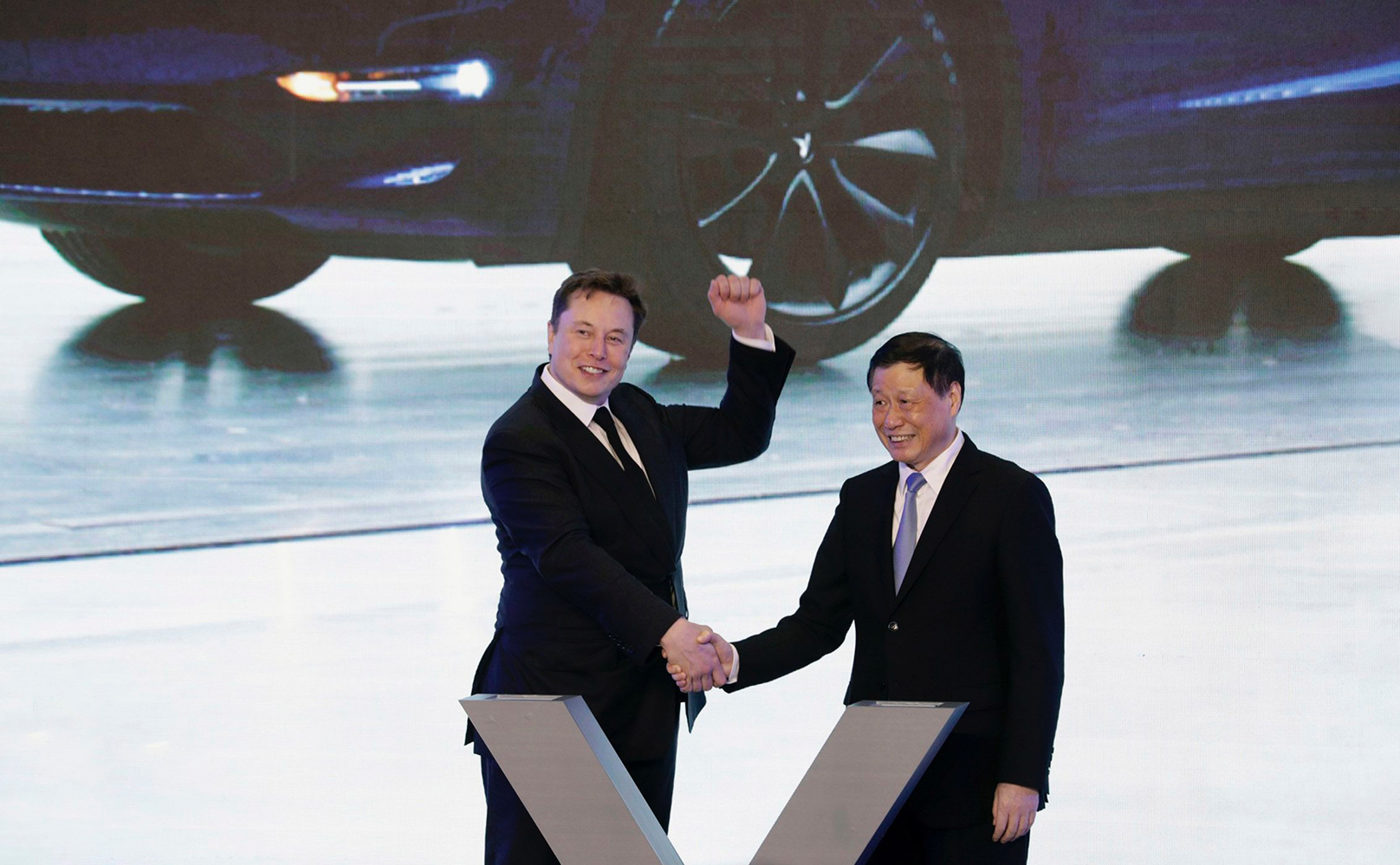 Илон Маск и мэр экс-мэр Шанхая Ин Юн, 2020 год