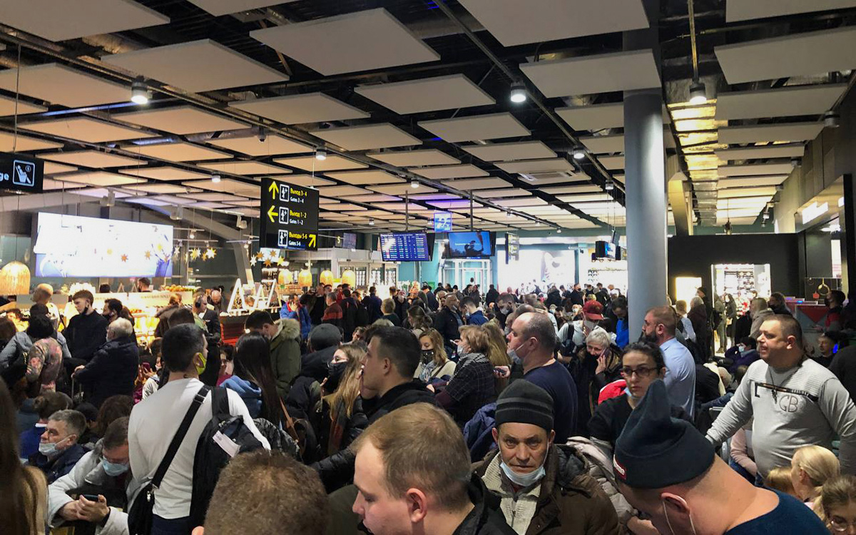 Аэропорт Краснодара назвал число задержанных из-за снегопада рейсов