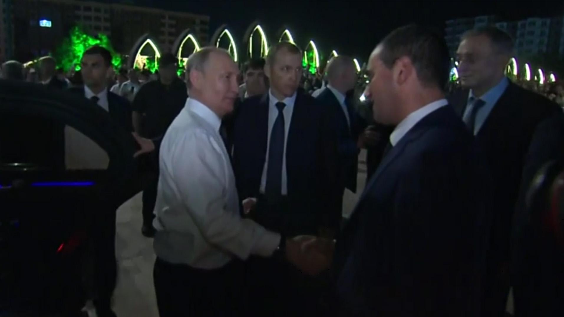 Кремль объяснил выход Путина к людям в Дербенте, несмотря на рекомендации