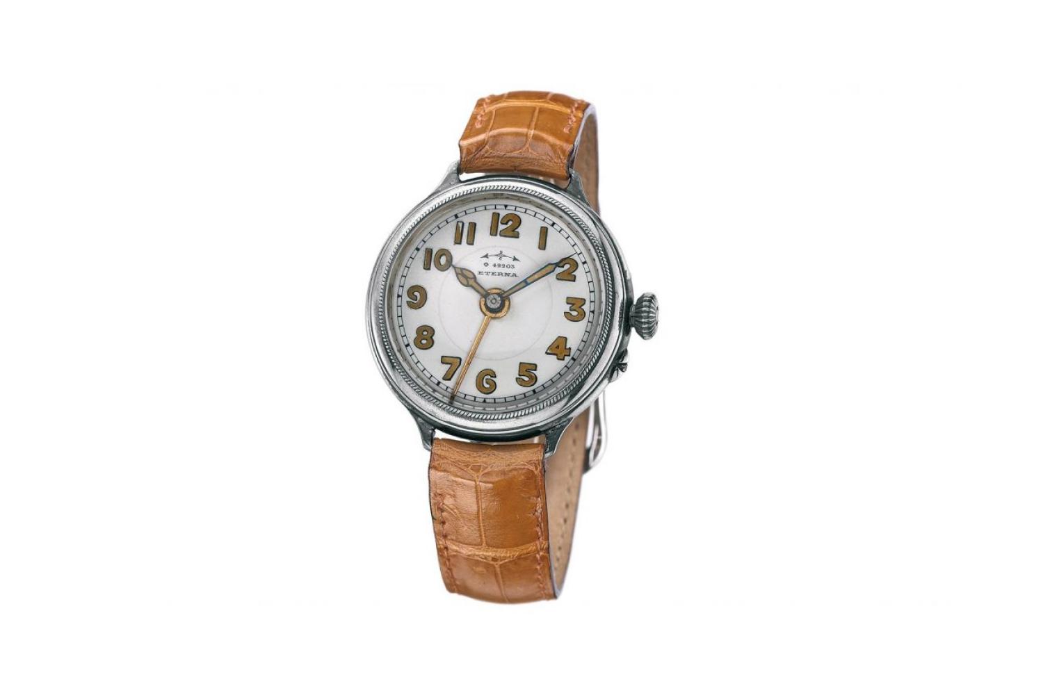 На Швейцарской национальной выставке 1904 года в Берне компания Eterna представила первые наручные часы с механизмом будильника &mdash; технический прорыв, который компания запатентовала в 1908 году