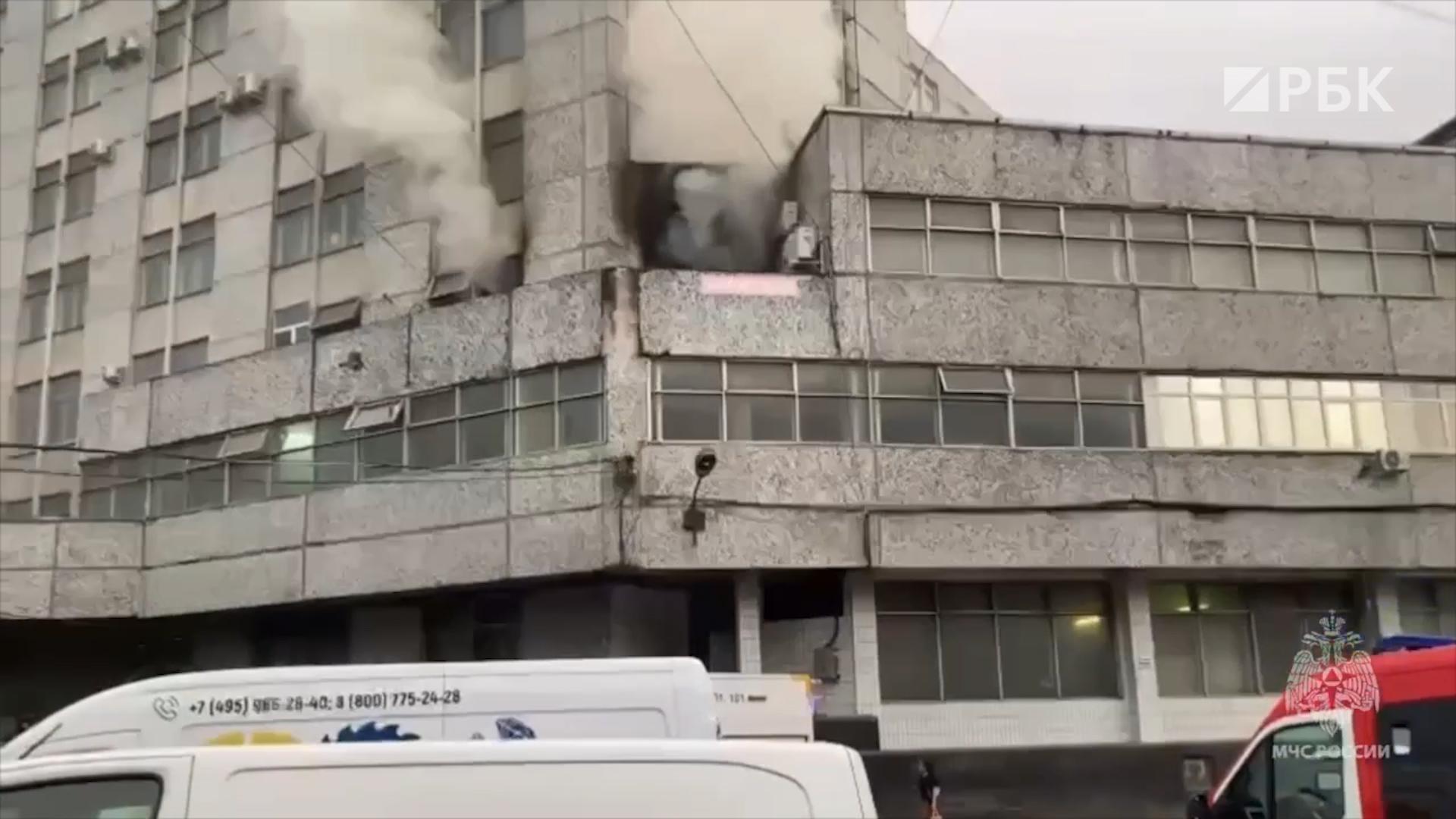 МЧС уточнило число погибших при пожаре на складе в Москве