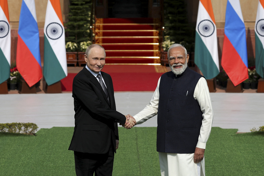 Днем ранее Моди встретил Путина, прибывшего в страну, у трапа самолета. 4 декабря политики провели неофициальную встречу тет-а-тет.