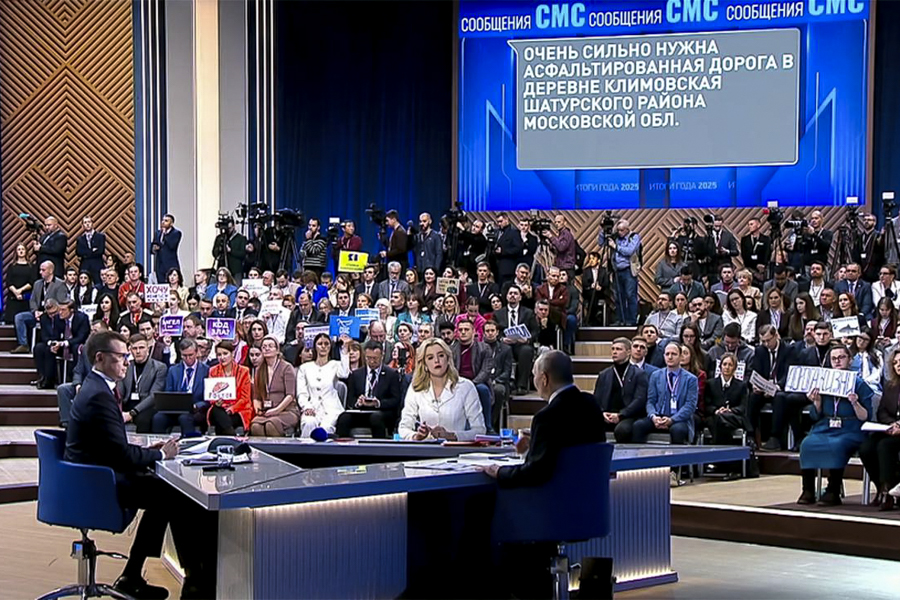 Фото: Трансляция прямой линии с президентом России Владимиром Путиным