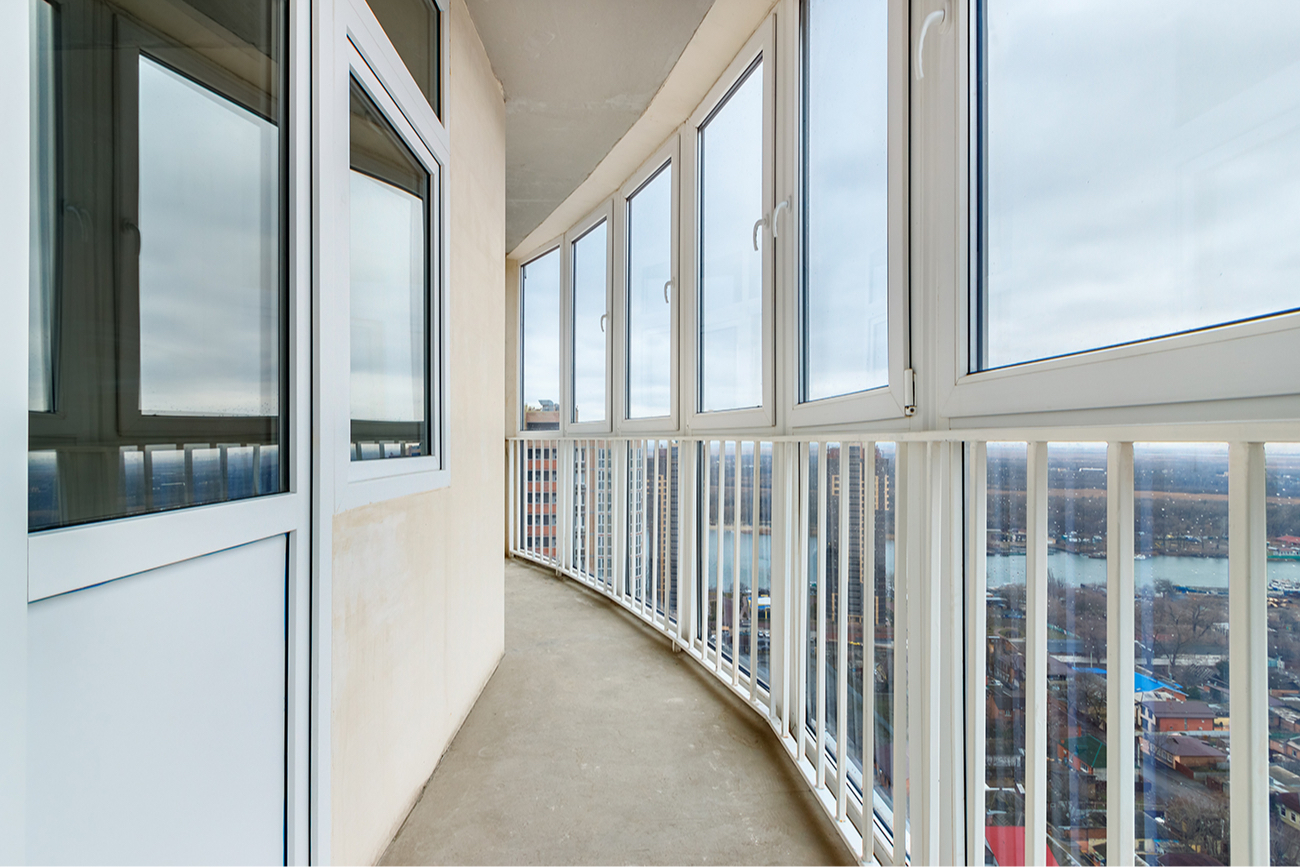 Утепление балкона и лоджий с панорамным остеклением под ключ в СПБ