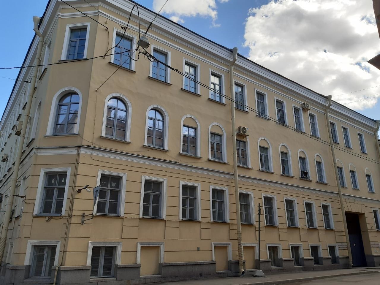 Дом Лапина на Рижском проспекте Санкт-Петербурга