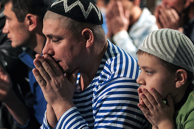 Казань.&nbsp;Мусульмане молятся в день праздника жертвоприношения Курбан-байрам в мечети Кул Шариф.