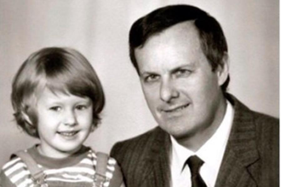 Ксения Собчак в детстве с отцом