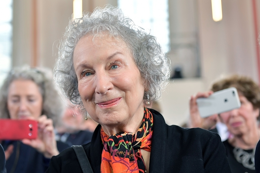 Среди героев&nbsp;уходящего года издание отметило&nbsp;канадскую писательницу, автора &laquo;Рассказа служанки&raquo; Маргарет Этвуд&nbsp;&mdash; обладательницу четырех Букеровских премий. Автором сопроводительного текста&nbsp;о ней стал премьер-министр Канады Марк Карни. Политик написал, что проза Этвуд &laquo;вдохновляется прошлым и пытается предупредить о темном будущем&raquo;.

Этвуд 86 лет, она также известна как поэтесса, критик и экологическая активистка. Помимо &laquo;Рассказа служанки&raquo; она написала несколько романов, в том числе&nbsp;&mdash; &laquo;Постижение&raquo; и &laquo;Слепой убийца&raquo;. Этвуд&nbsp;&mdash; лауреатка премий Артура Кларка, принцессы Астурийской, генерал-губернатора Канады (дважды) и Франца Кафки. Она также является компаньоном ордена Канады.