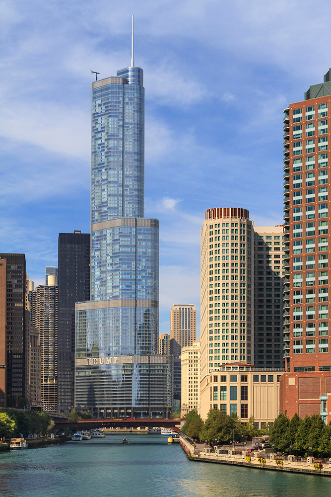 № 18. Международная гостиница и&nbsp;башня Трампа (Trump International Hotel &amp; Tower)


	Высота:&nbsp;423,2&nbsp;м, 98 этажей
	Место: Чикаго, США
	Назначение: жилье и&nbsp;отель
	Архитектура: Skidmore, Owings &amp; Merrill LLP (SOM)
	Дата строительства: 2009 год

