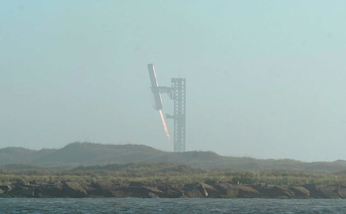 Gabriel V Cardenas / Reuters