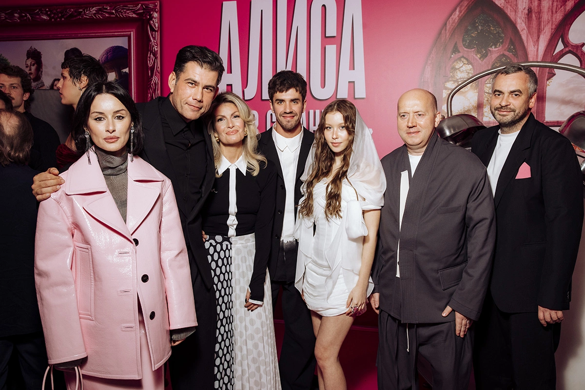 Продюсеры Тина Канделаки, Данила Шарапов, сценарист Карина Чувикова, режиссер Юрий Хмельницкий, Анна Пересильд, Сергей Бурунов, продюсер Илья Бурец
