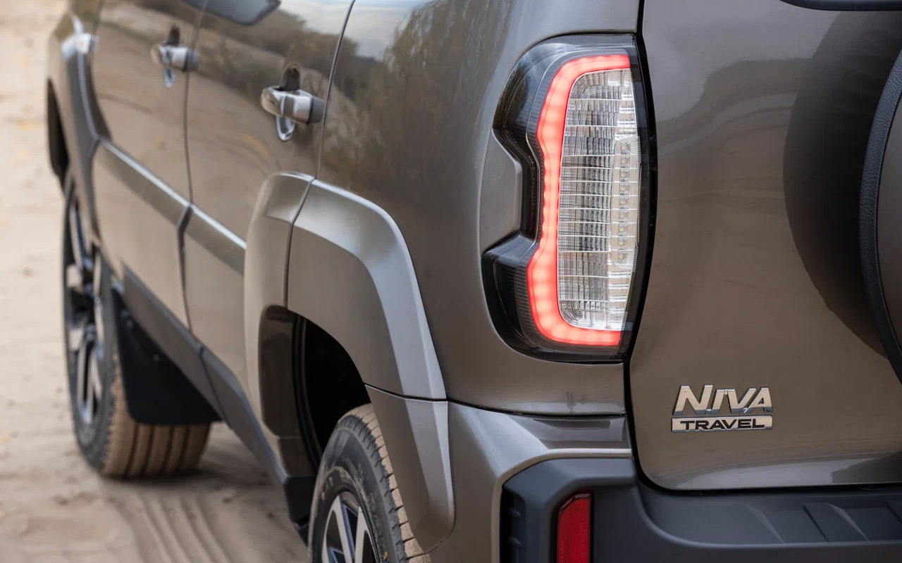 Изменять задние фонари на Lada Niva Travel на этот раз не стали, они остались прежними