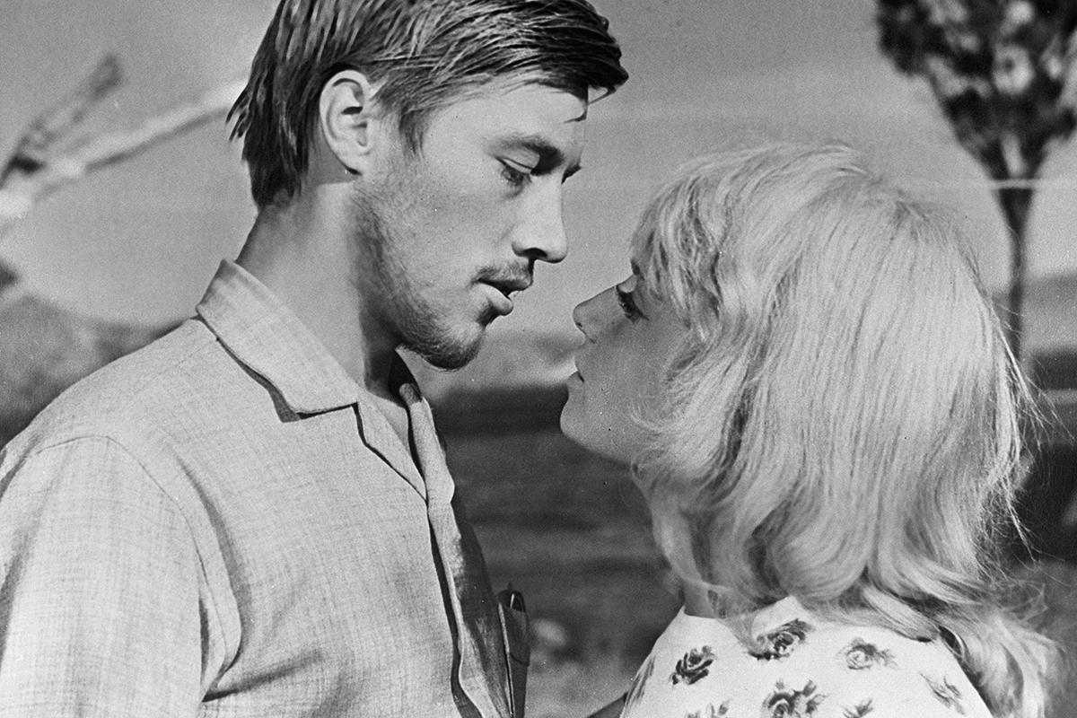 Евгений Жариков и Наталия Кустинская на съемках художественного фильма «Три плюс два», (1963)