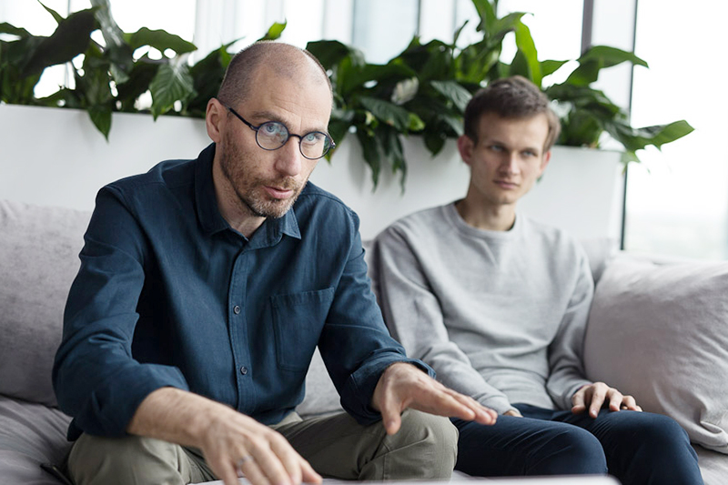 Владислав Мартынов (на фото слева) займется в&nbsp;Ethereum вопросами, касающимися бизнеса, будет развивать связи с&nbsp;крупными компаниями