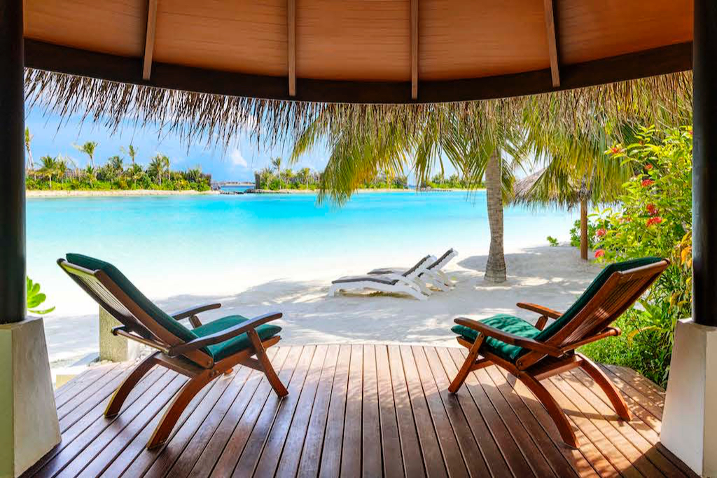Бунгало с выходом к океану в&nbsp;Sheraton Maldives Full Moon Resort &amp; Spa
