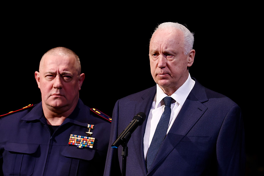 Председатель Следственного комитета Александр Бастрыкин (справа)