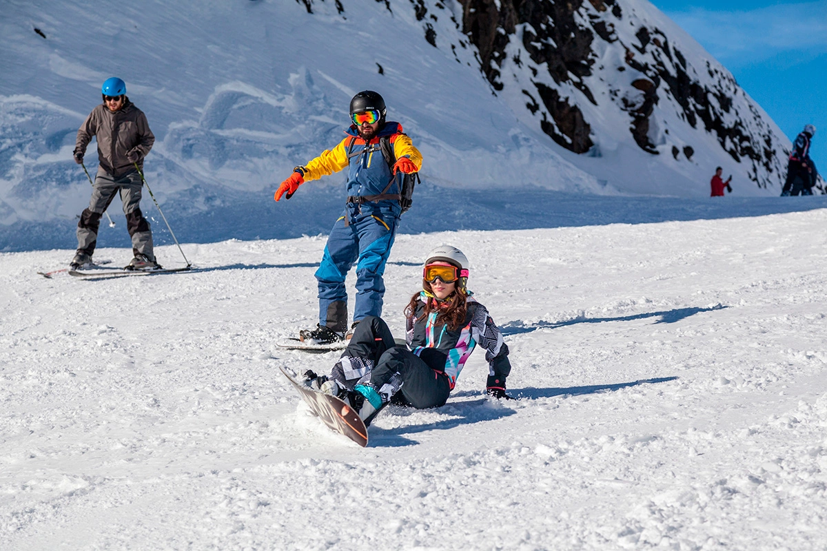 Начинающим сноубордистам лучше выбрать универсальную доску