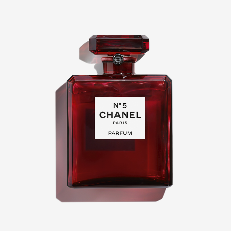 Парфюмерная вода №5 во флаконе из алого стекла, Chanel. Цена по запросу