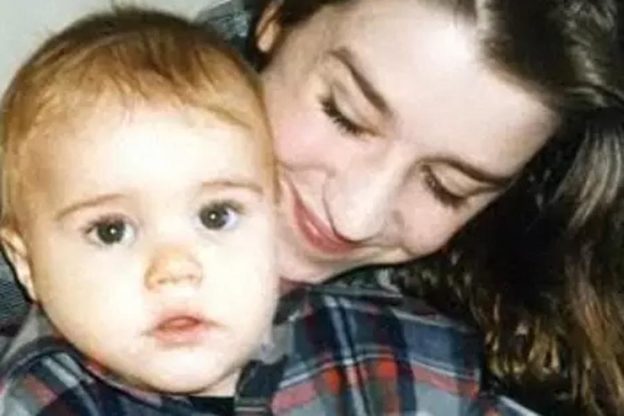 Джастин Бибер в детстве с мамой