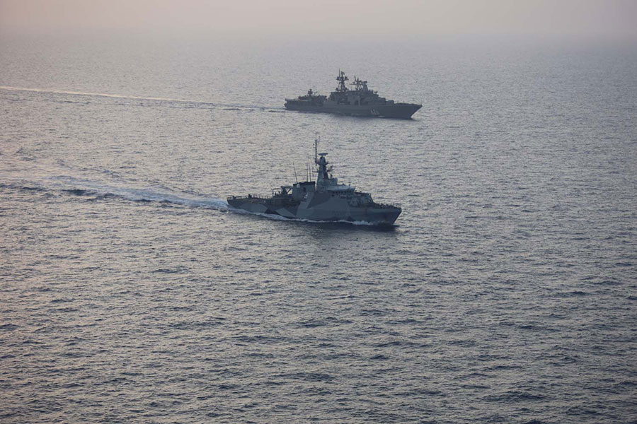 Военный корабль Королевского военно-морского флота Великобритании HMS Trent и вертолет Wildcat следили за российскими судами в водах Великобритании в течение пятидневной операции