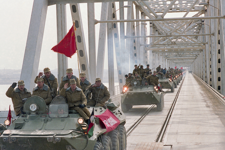 Также в 1988 году Горбачев начал вывод советских войск из Афганистана (война там длилась с 1979 года.&nbsp;&mdash; РБК)