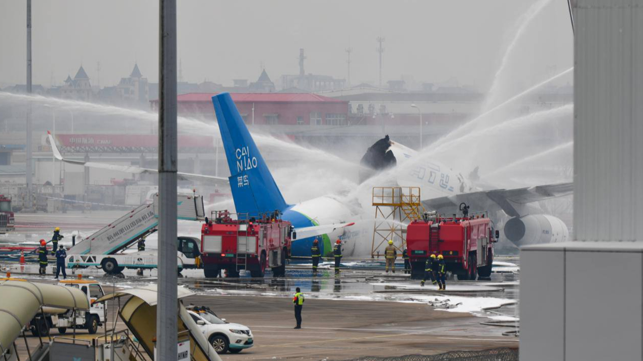 В Китае загорелся российский самолёт