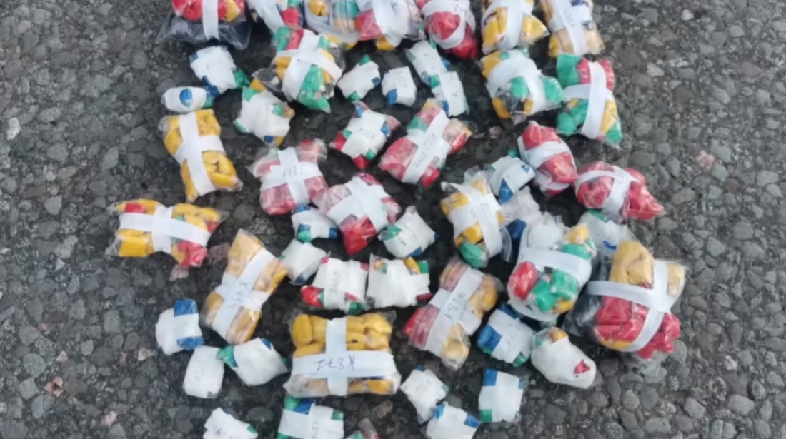 Изъятые наркотики в ходе операции по ликвидации наркомагазина