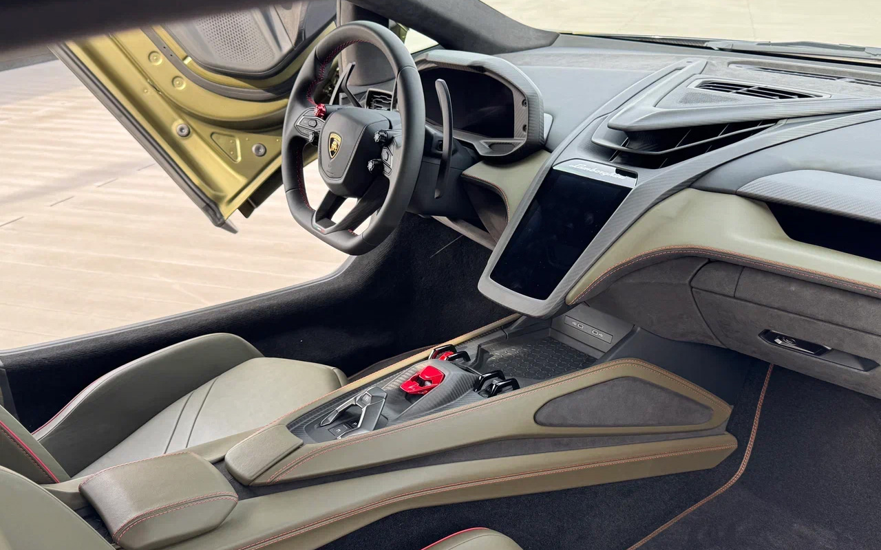 Lamborghini Revuelto