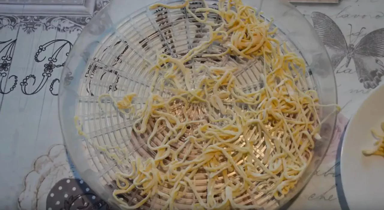 Оставьте лапшу на полчаса для подсушивания