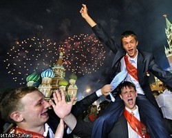 Московский мэр устраивает балы для молодежи
