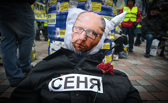 Акция протеста у здания Верховной рады в Киеве с требованием отставки правительства Украины во главе с премьер-министром Арсением Яценюком, 16 февраля 2016 года