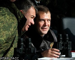 Д.Медведев полюбовался "освобождением заложников" на Урале