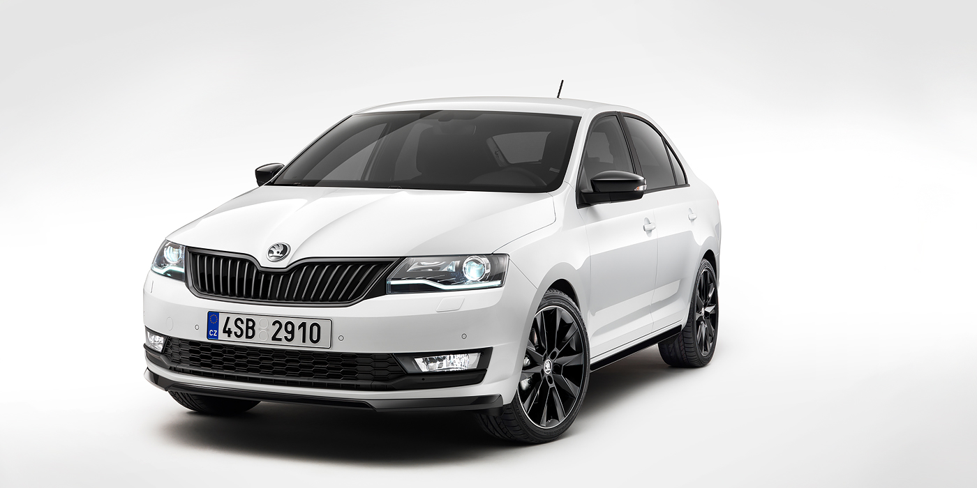 Лифтбек Skoda Rapid обновился не так радикально, как старшая Octavia: изменения коснулись бамперов и оптики. В салоне появились два разъема USB, а список опций пополнился передним парктроником и биксеноновыми фарами с автоматическим режимом. Для европейских покупателей предлагают новый трехцилиндровый мотор&nbsp;мощностью 90 или 110 лошадиных сил.