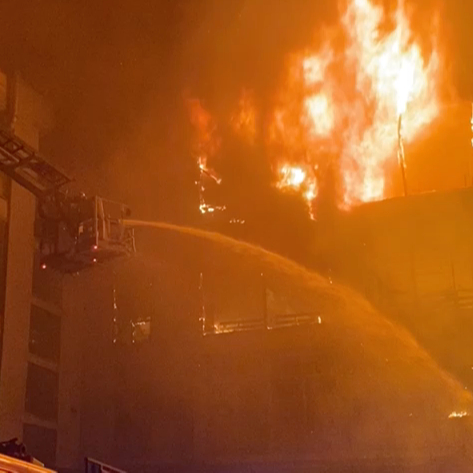 МЧС показало видео пожара на электромеханическом заводе в Петербурге
