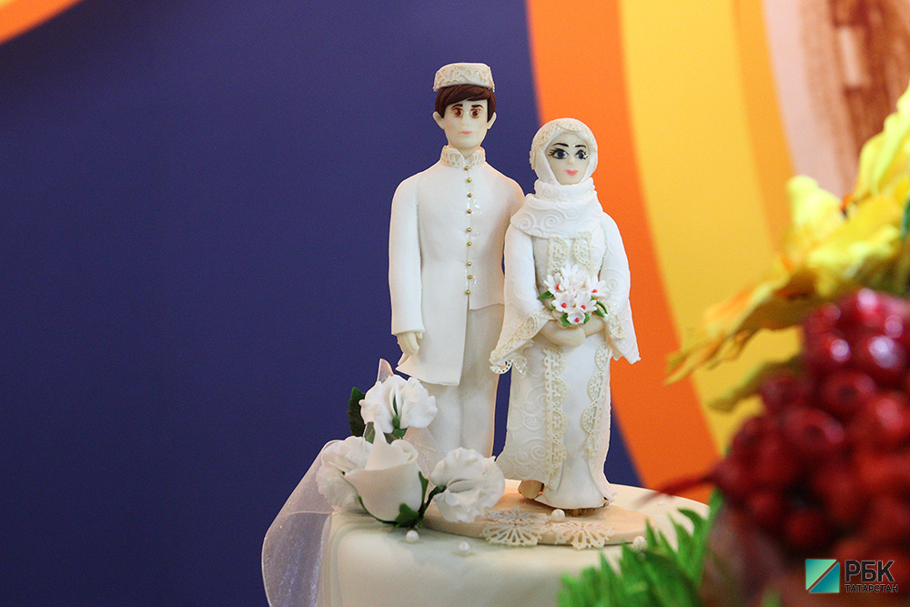 В Казани прожившим 70 лет в браке парам выплатят по 25 тыс. рублей